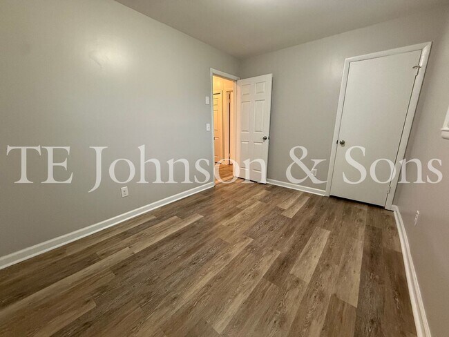 Building Photo - Modern Comfort with a Fenced Yard in Winston-Salem