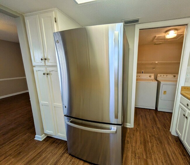 Building Photo - "COMING SOON! Spacious 3-Bedroom Townhouse Retreat with 2.5 Baths in Orange Park Awaits!"