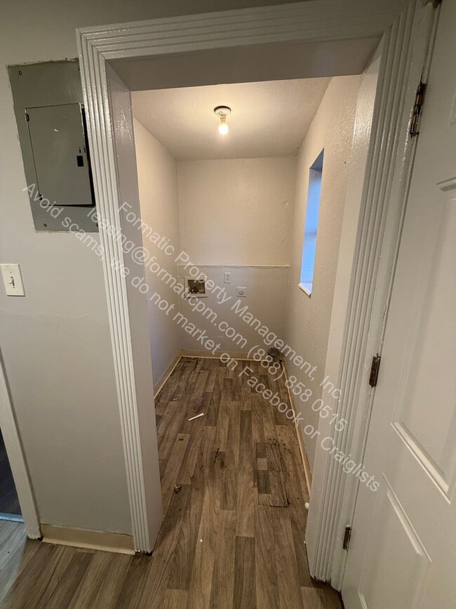 Building Photo - 1450 Elmira St