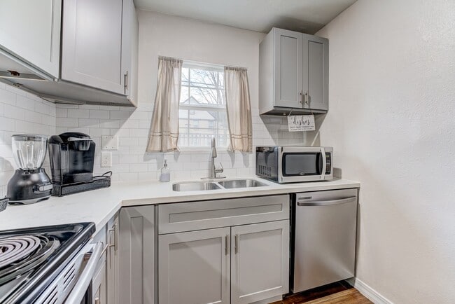 Building Photo - 2720 Truxillo St