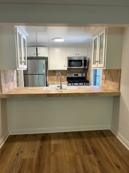 kitchen bar area - The Malibuan