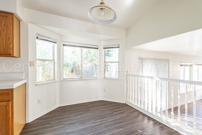 Building Photo - 4 Bedroom/2.5 Bath Home located in RiverLakes - $2645 Per month!