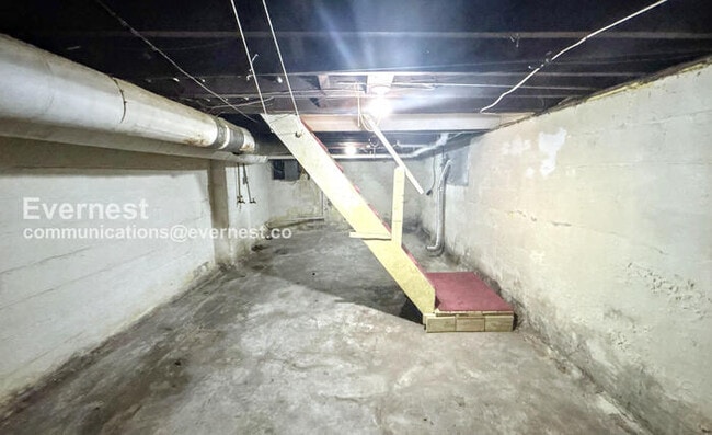 Building Photo - 3 Bed /1 Bath Townhome / Pet-Friendly / Vouchers Accepted / Available Now!