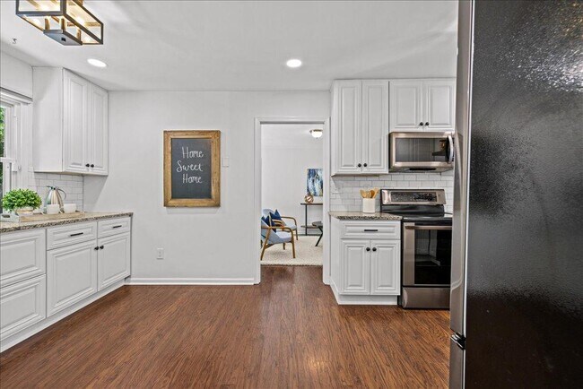 Building Photo - 4783 Rosecroft St