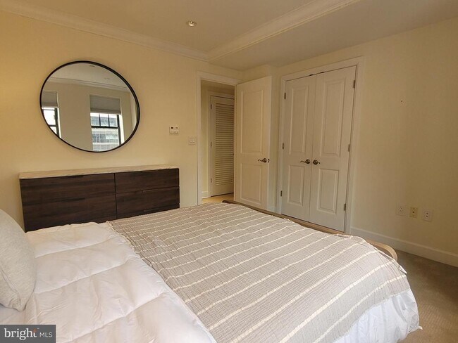 Building Photo - 1701 Locust St