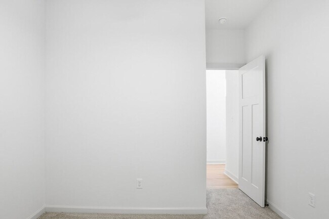 Building Photo - 3 Bed | 2 Bath Luxury Duplex