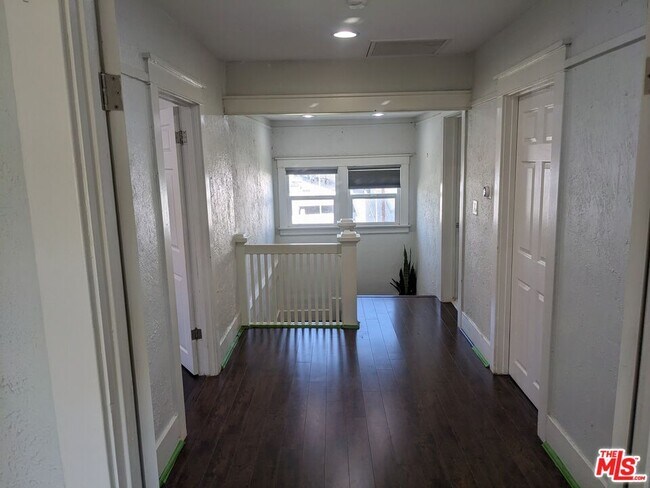 Building Photo - 4547 W 16th Pl