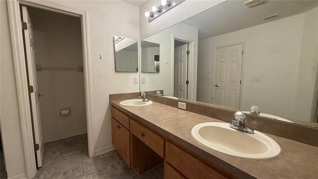 Building Photo - 175 Cloverdale Rd