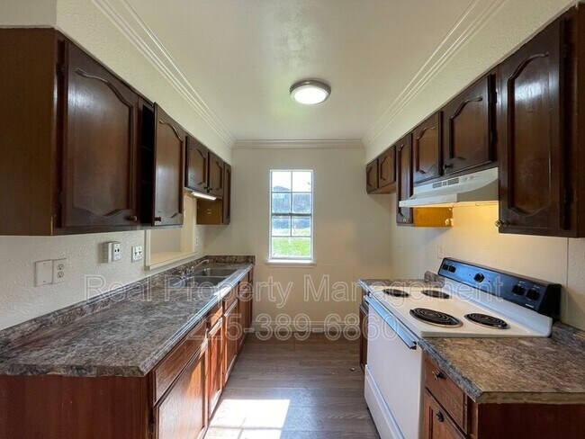 Building Photo - 750 Hospital Rd