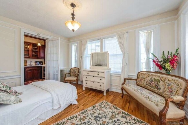 Building Photo - 161 W Beech St