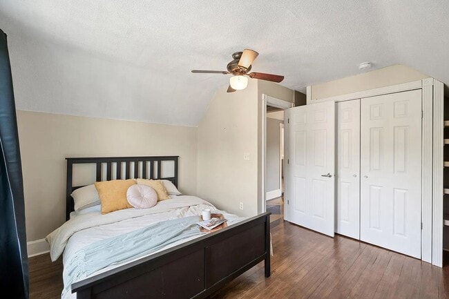 Building Photo - Magnificent, Beautifully UPDATED, 3 Bedroo...