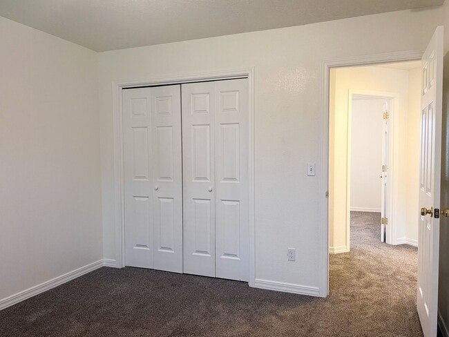 Building Photo - 3BD/2BA HOME W/GARAGE IN LEBANON