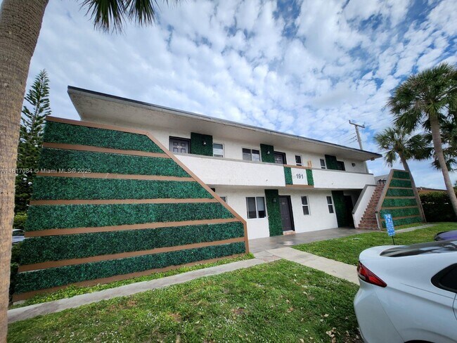 Building Photo - 191 SW 15th St