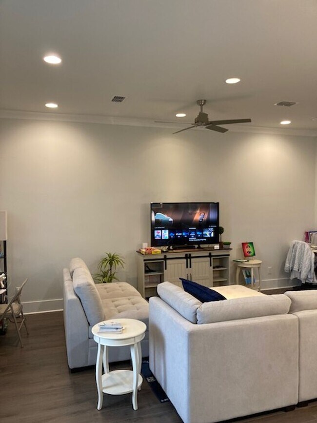 Building Photo - 3 Bed/2.5 Bath Townhome in Dune's West of Mount Pleasant!