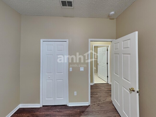 Building Photo - 1714 Cedar Lake Dr