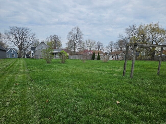 Building Photo - 628 Dowling St