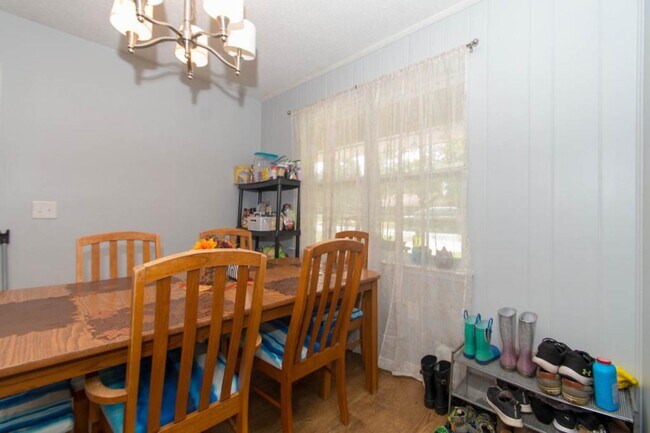 Building Photo - 122 Briarwood Dr
