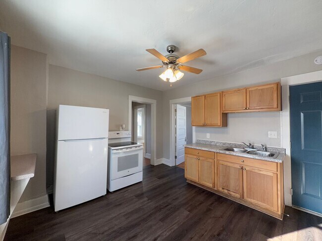 Building Photo - 1865 Fisher St