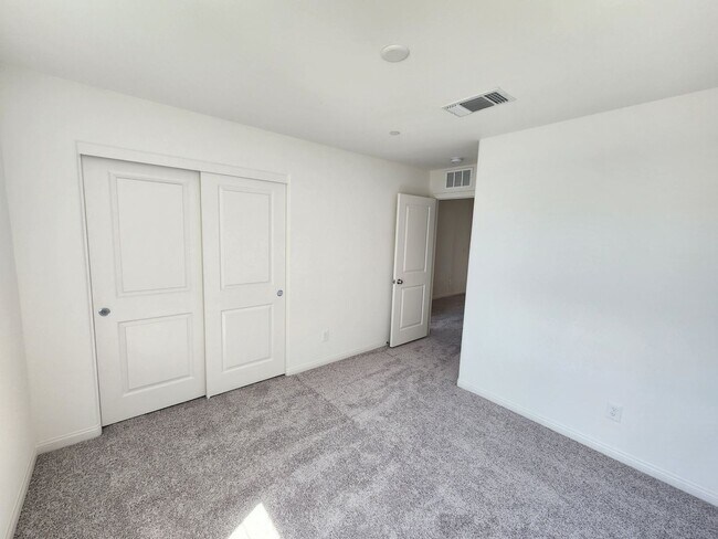 Building Photo - Gorgeous 3bed/2.5bath/2Car home located in Insirada