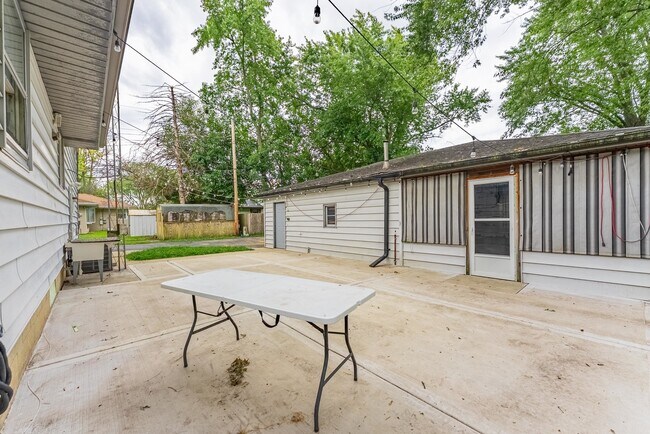 Building Photo - 22819 Davy Ct