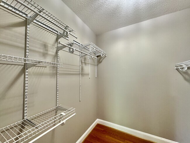 Building Photo - 513 Tanasi Cir