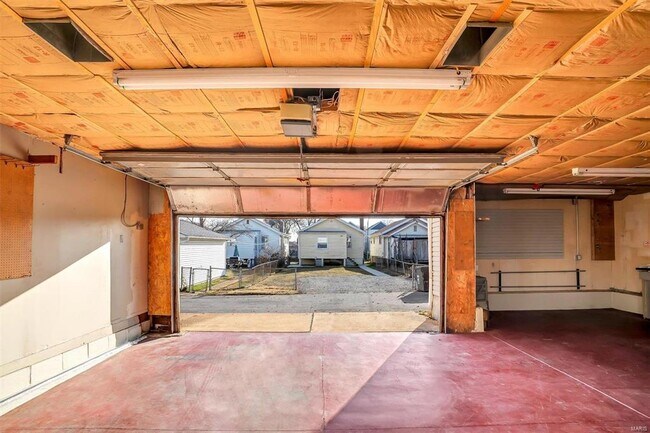 Building Photo - 6304 Bradley Ave