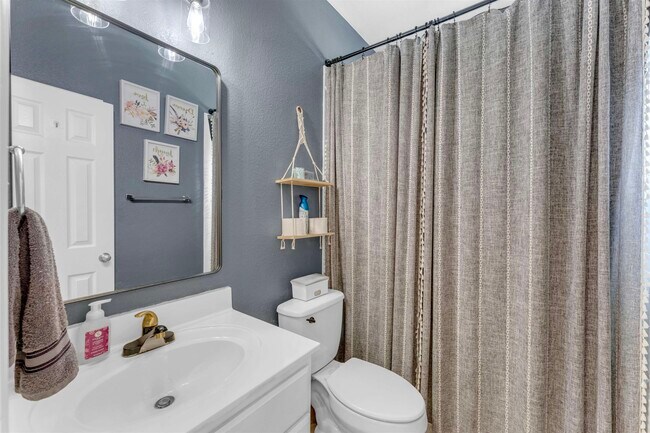 Building Photo - 102 Cailin Ct