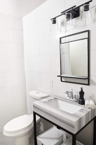 Building Photo - 301-309 4th Ave