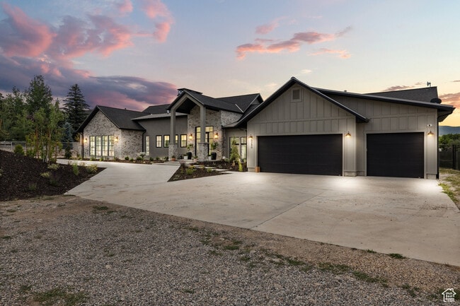 Building Photo - 5240 E Lake Creek Rd