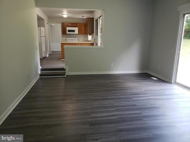 Building Photo - 5906 Cascade Dr