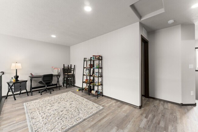 Building Photo - 4500 E Whisper Ridge Pl