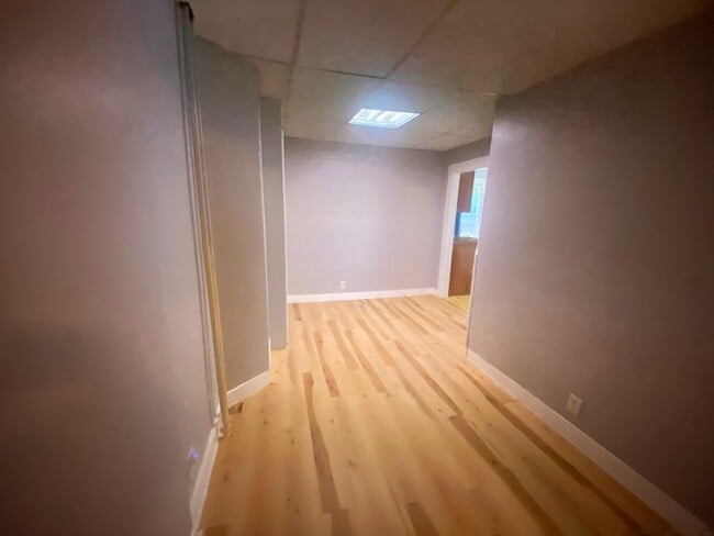 Building Photo - 1140 Vestal Ave