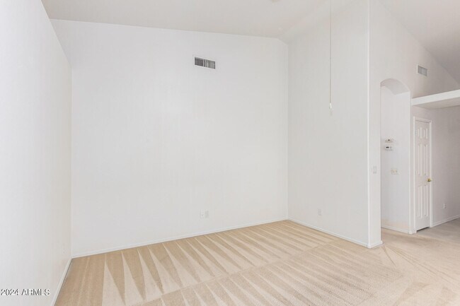Building Photo - 8845 E Rainier Dr