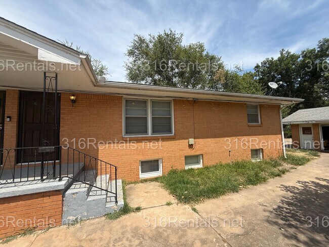 Building Photo - 1718-1720 S Mosley Ave