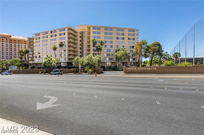 Building Photo - 205 E Harmon Ave