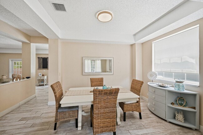 Building Photo - 15073 Oak Chase Ct