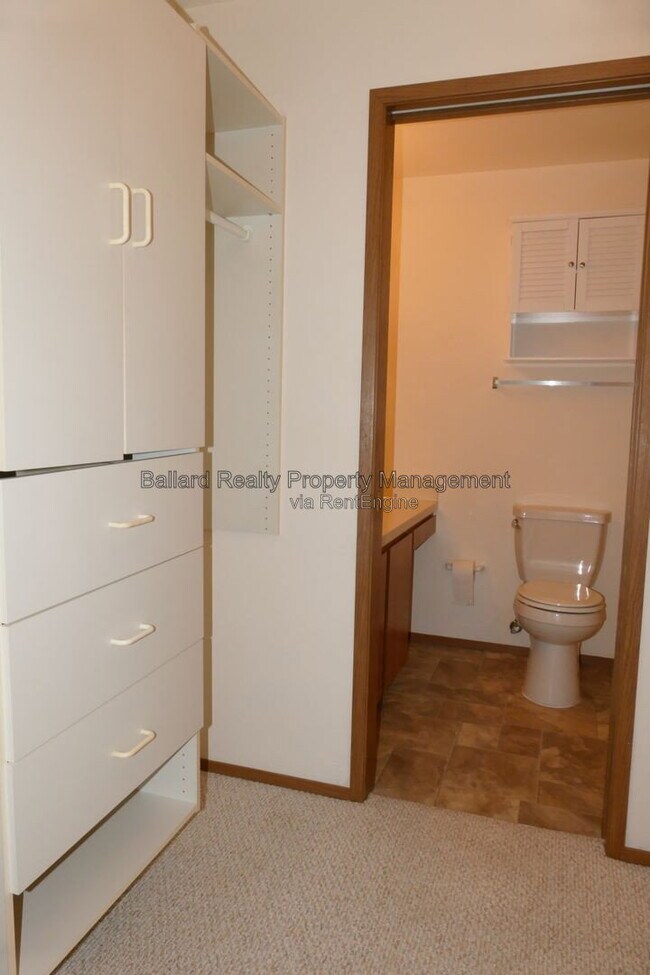 Building Photo - 800 N Allen Pl