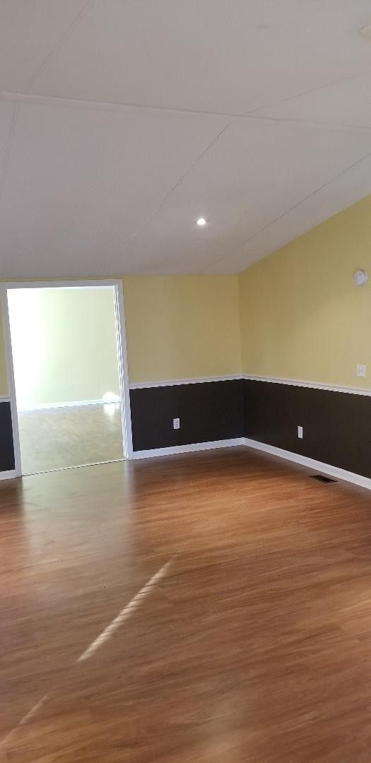 Building Photo - BIG AND ROOMIE! BIG AND ROOMIE!