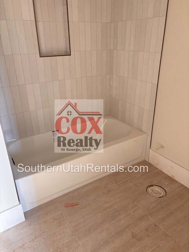 Building Photo - Gorgeous Washington Fields Home with 6 bed...