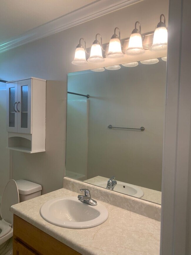 Building Photo - 4bd/2ba located in the Highlands Subdivision right off of Bemiss.