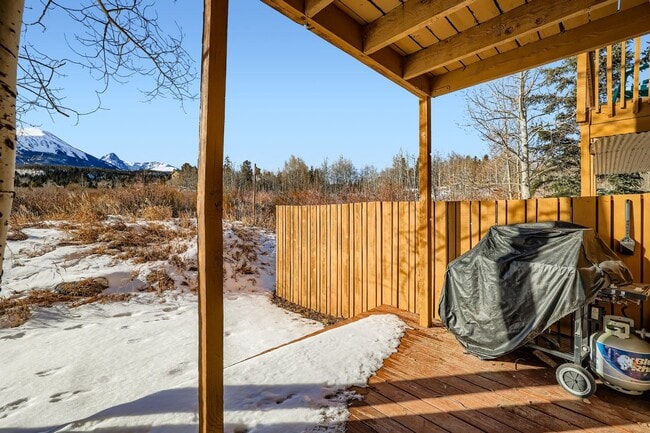 Building Photo - 345 N Chipmunk Cir