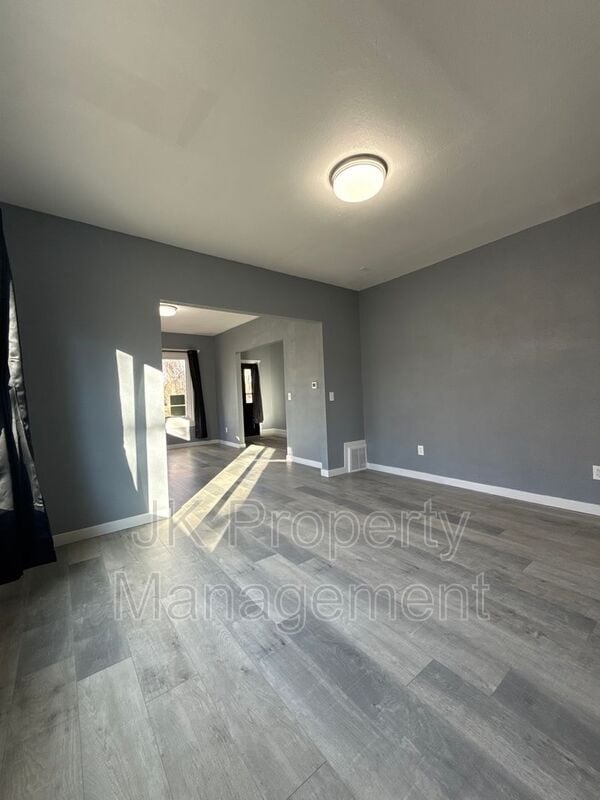 Building Photo - 1512 3rd Ave N