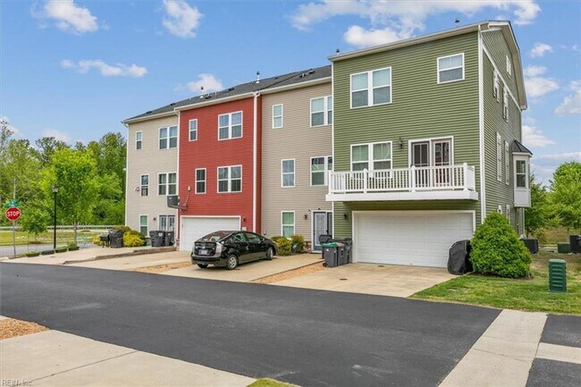 Building Photo - 3 bedroom/ 2 full bathroom and 1 half bathroom -Villages at Candle Station