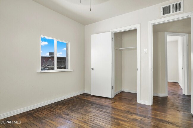 Building Photo - 536 Ben Swain Dr