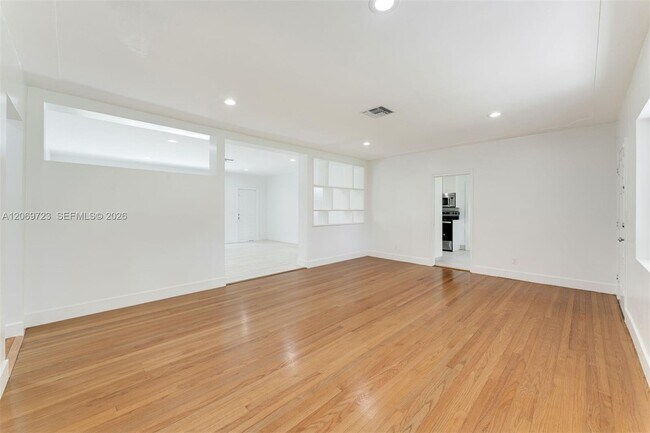 Building Photo - 4724 Orduna Dr