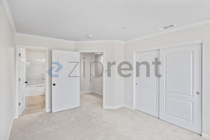 Building Photo - 722 Kingsford Way