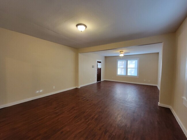 Building Photo - Completely Remodeled 3BR/2BA Home So Close to Amazing Downtown