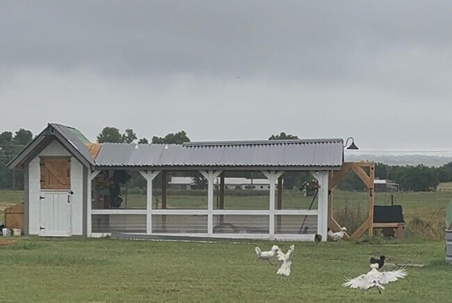 Building Photo - 7530 Highland Hls Dr