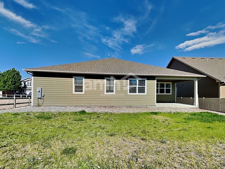 Building Photo - 10204 Dogwood St