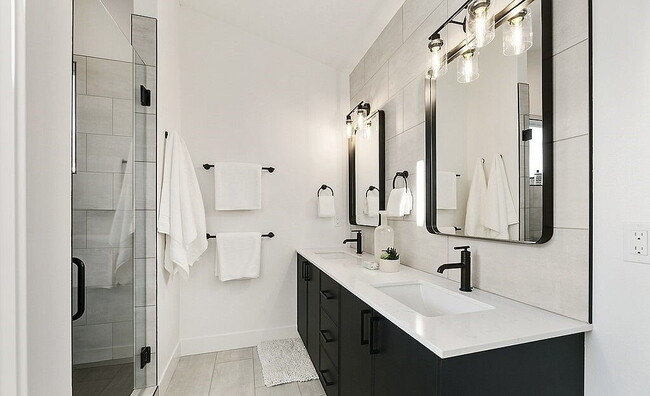 Building Photo - "Charming 3-Bedroom Gem in Seattle's Vibrant Heart - 1733 Sq. Ft. of Modern Comfort!"